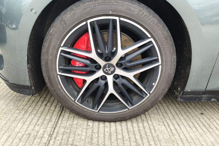 Used BYD Han L 2025 DM-p Four-Wheel-Drive LiDAR Flagship Model Left Front Wheel Hub