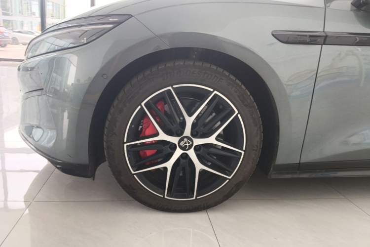 Used BYD Han L 2025 DM-p Four-Wheel-Drive LiDAR Flagship Model Left Front Wheel Hub