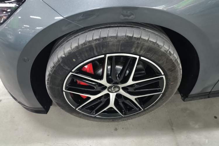 Used BYD Han L 2025 DM-p Four-Wheel-Drive LiDAR Flagship Model Left Front Wheel Hub