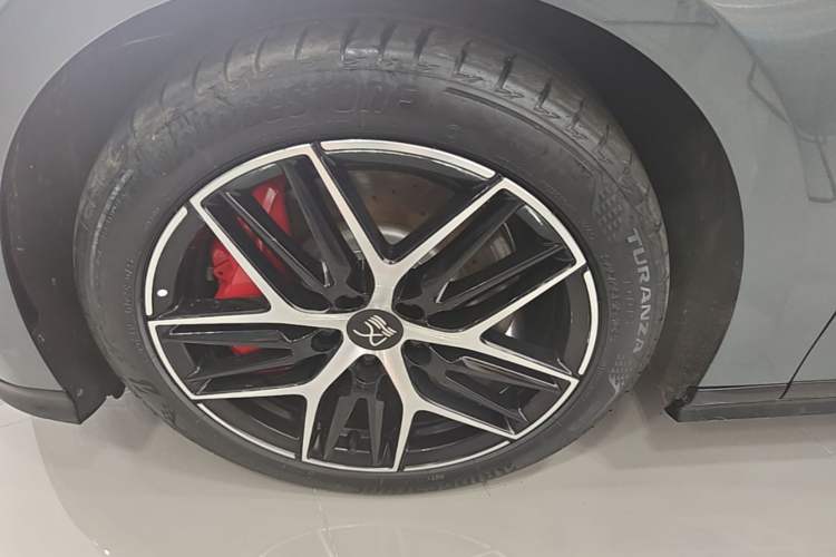 Used BYD Han L 2025 DM-p Four-Wheel-Drive LiDAR Flagship Model Left Front Wheel Hub