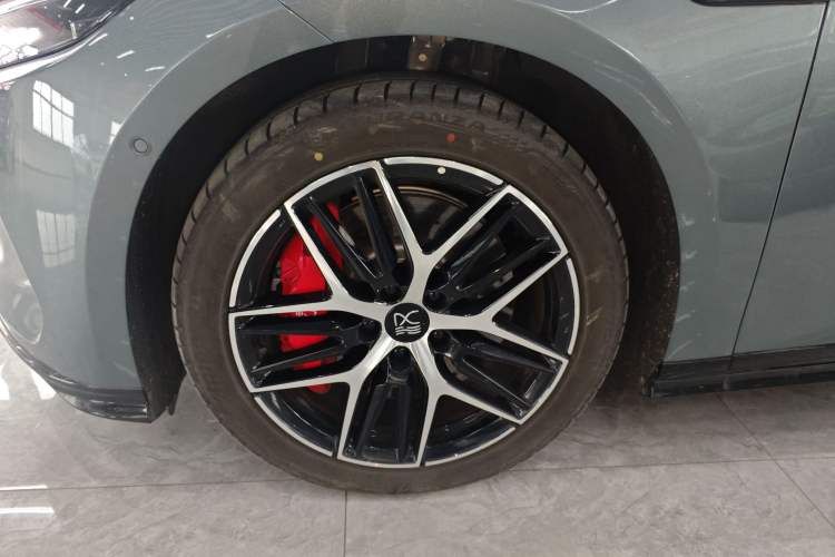 Used BYD Han L 2025 DM-p Four-Wheel-Drive LiDAR Flagship Model Left Front Wheel Hub