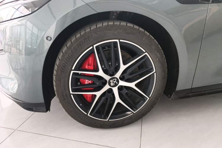 Used BYD Han L 2025 DM-p Four-Wheel-Drive LiDAR Flagship Model Left Front Wheel Hub