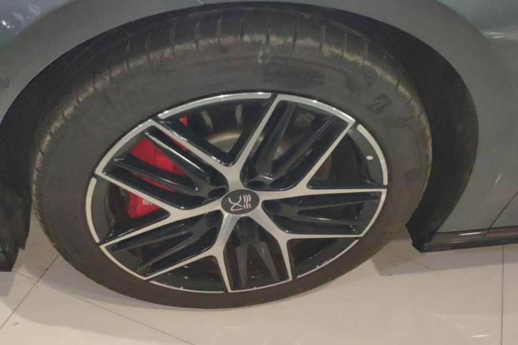 Used BYD Han L 2025 DM-p Four-Wheel-Drive LiDAR Flagship Model Left Front Wheel Hub