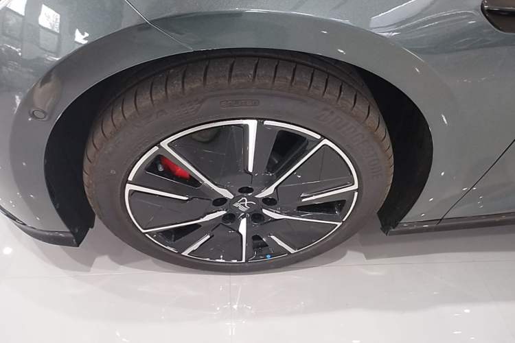 Used BYD Han L 2025 DM-i 200km LiDAR Flagship Model Left Front Wheel Hub