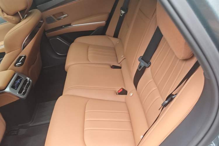 Used BYD Han L 2025 DM-i 200KM LiDAR Luxury Model Left Rear Seat