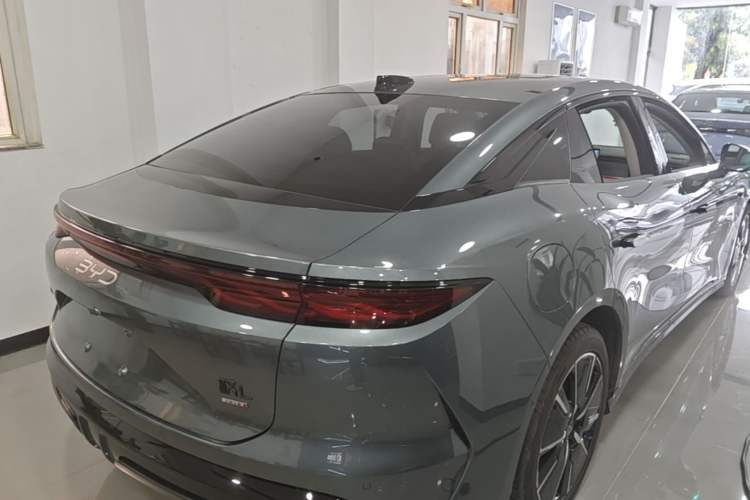 Used BYD Han L 2025 DM-i 200km LiDAR Flagship Model Rear Right 45 Deg