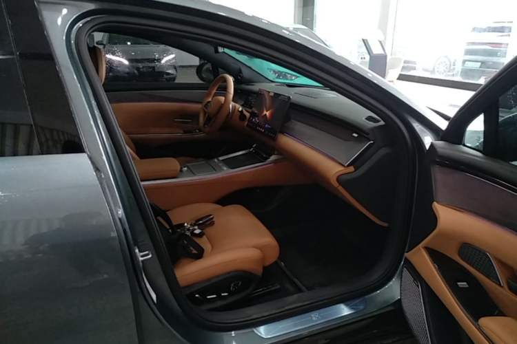 Used BYD Han L 2025 DM-p Four-Wheel-Drive LiDAR Flagship Model Right Front Seat