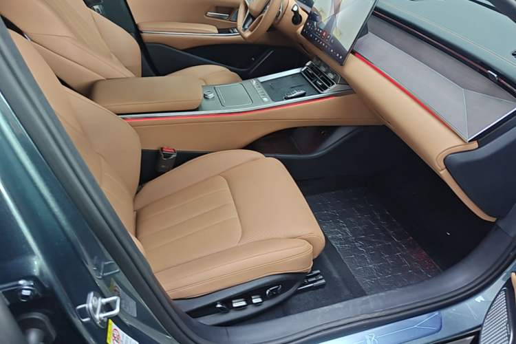 Used BYD Han L 2025 DM-p Four-Wheel-Drive LiDAR Flagship Model Right Front Seat