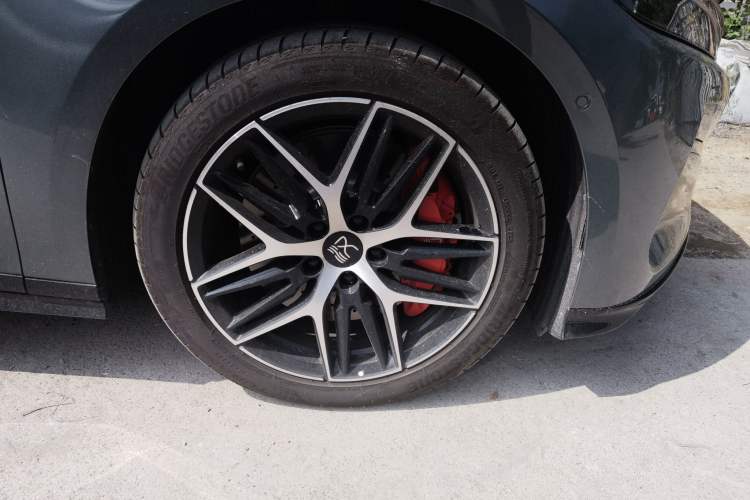 Used BYD Han L 2025 DM-p Four-Wheel-Drive LiDAR Flagship Model Right Front Wheel Hub