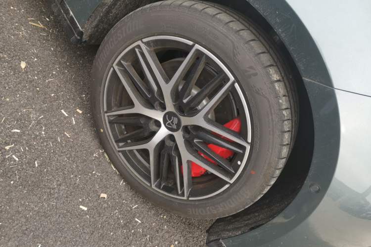 Used BYD Han L 2025 DM-p Four-Wheel-Drive LiDAR Flagship Model Right Front Wheel Hub