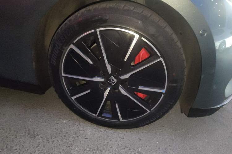 Used BYD Han L 2025 DM-i 200km LiDAR Flagship Model Right Front Wheel Hub