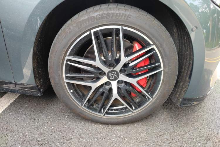 Used BYD Han L 2025 DM-p Four-Wheel-Drive LiDAR Flagship Model Right Front Wheel Hub