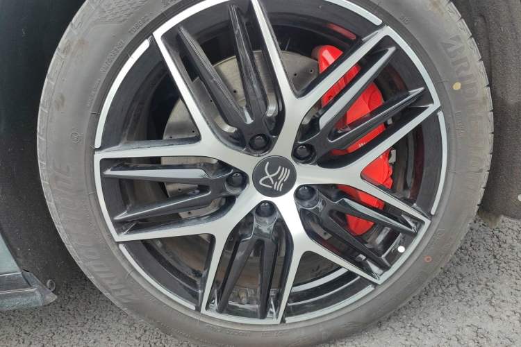 Used BYD Han L 2025 DM-p Four-Wheel-Drive LiDAR Flagship Model Right Front Wheel Hub