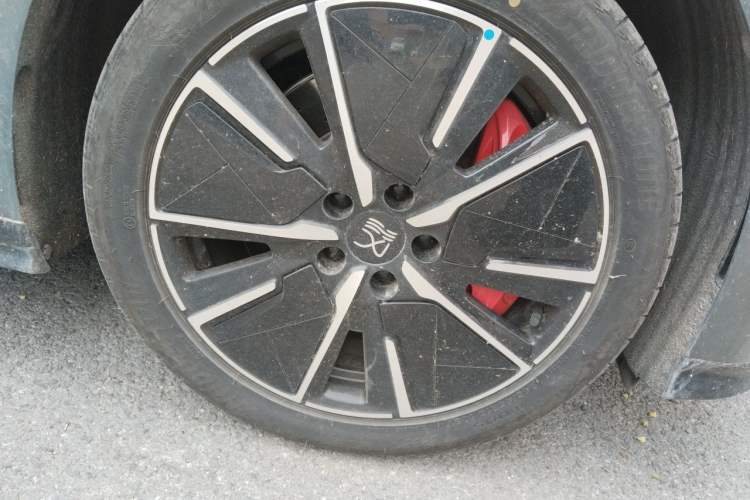 Used BYD Han L 2025 DM-i 200km LiDAR Flagship Model Right Front Wheel Hub
