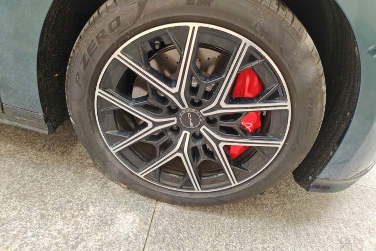 Used BYD Han L 2025 EV 701 km LiDAR Flagship Edition Right Front Wheel Hub