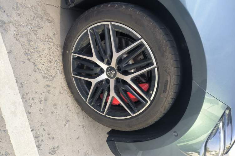 Used BYD Han L 2025 DM-p Four-Wheel-Drive LiDAR Flagship Model Right Front Wheel Hub