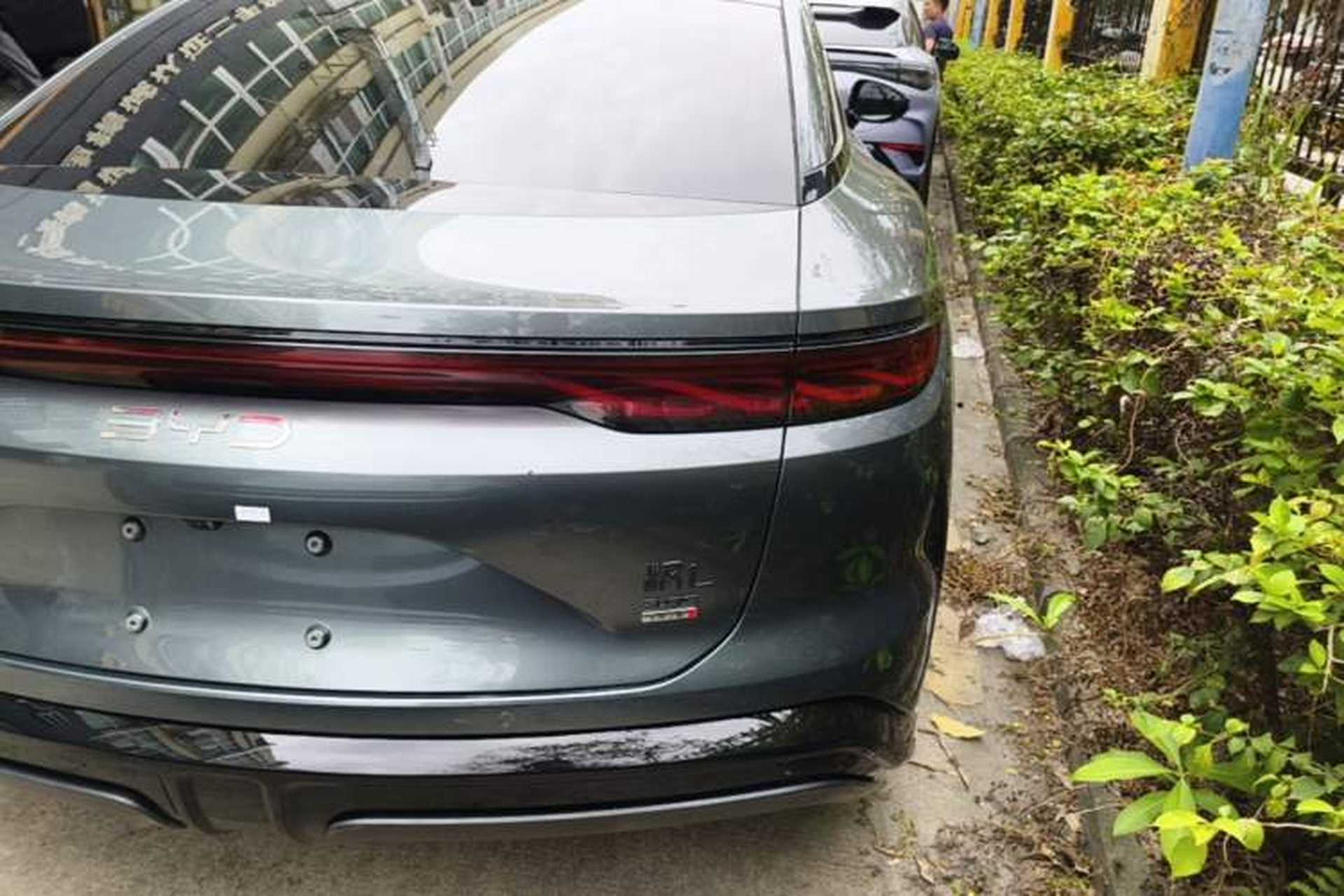 Used BYD Han L 2025 DM-p Four-Wheel-Drive LiDAR Flagship Model Right Rear Taillight