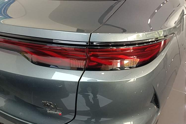 Used BYD Han L 2025 DM-p Four-Wheel-Drive LiDAR Flagship Model Right Rear Taillight