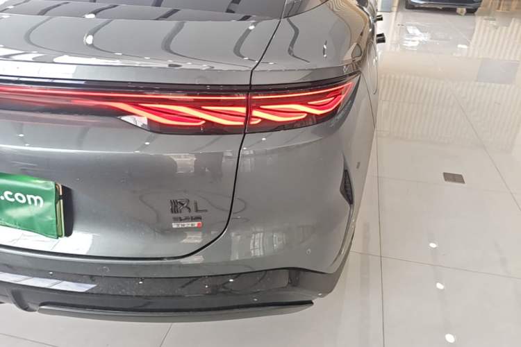Used BYD Han L 2025 DM-p Four-Wheel-Drive LiDAR Flagship Model Right Rear Taillight