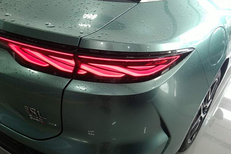 Used BYD Han L 2025 EV Four-Wheel Drive LiDAR Flagship Model Right Rear Taillight