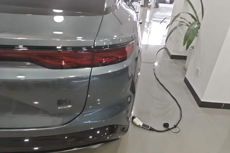 Used BYD Han L 2025 DM-i 200km LiDAR Flagship Model Right Rear Taillight