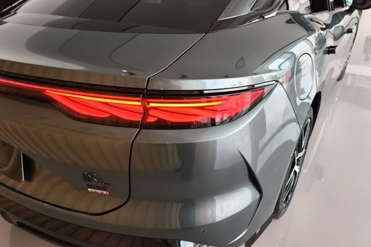 Used BYD Han L 2025 DM-p Four-Wheel-Drive LiDAR Flagship Model Right Rear Taillight