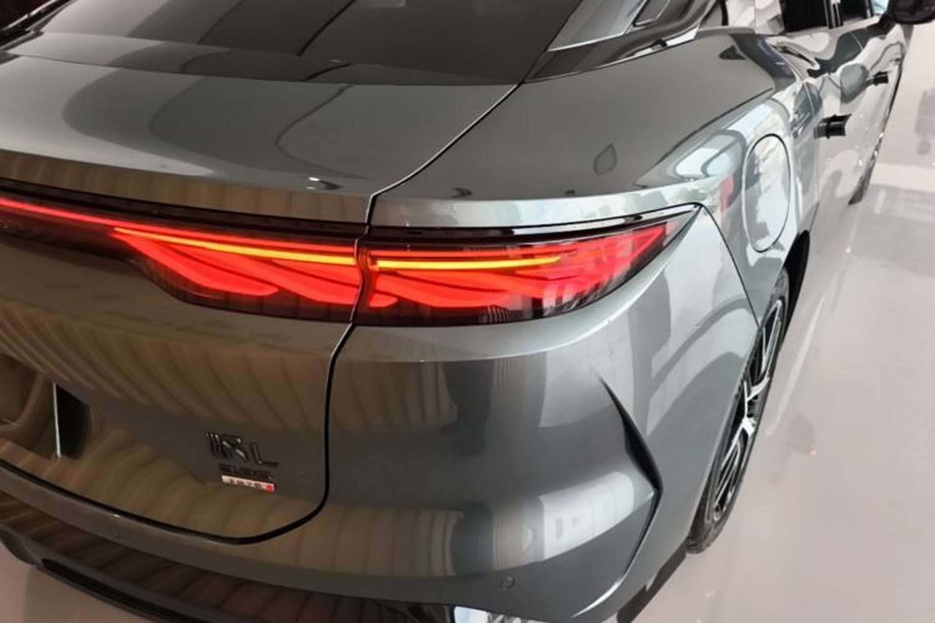 Used BYD Han L 2025 DM-p Four-Wheel-Drive LiDAR Flagship Model Right Rear Taillight