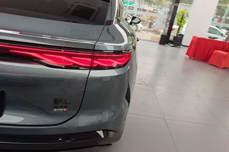 Used BYD Han L 2025 EV Four-Wheel Drive LiDAR Flagship Model Right Rear Taillight