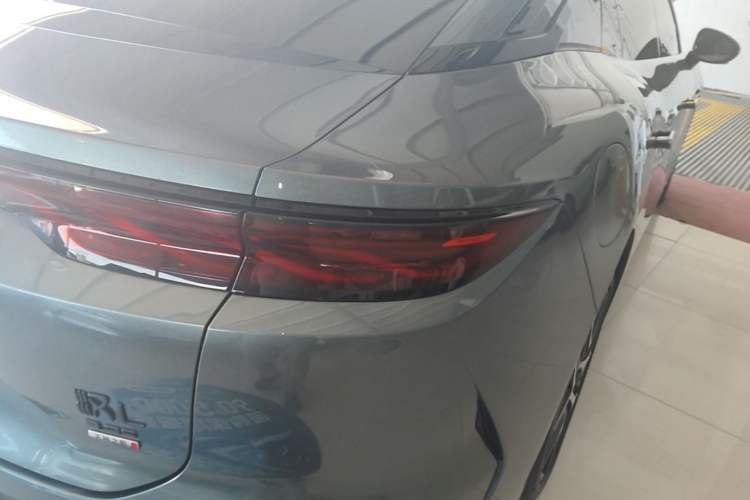 Used BYD Han L 2025 DM-p Four-Wheel-Drive LiDAR Flagship Model Right Rear Taillight