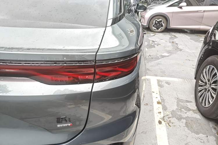 Used BYD Han L 2025 DM-i 200KM LiDAR Luxury Model Right Rear Taillight