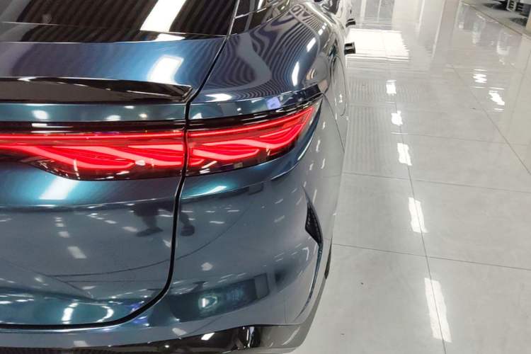 Used BYD Han L 2025 EV 701 km LiDAR Flagship Edition Right Rear Taillight