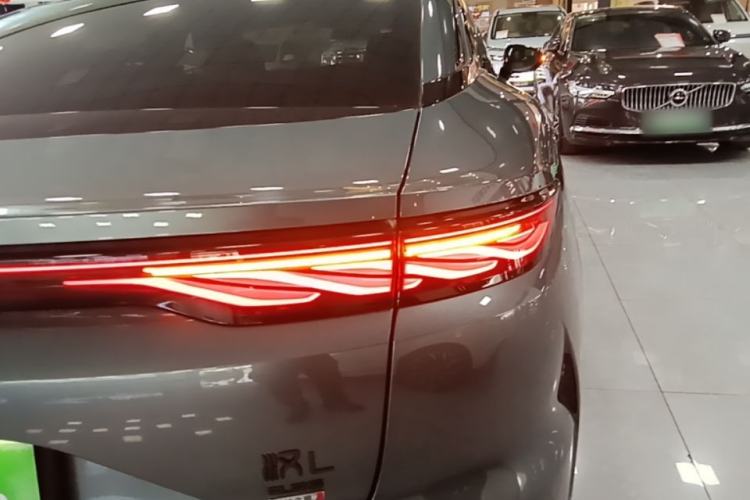 Used BYD Han L 2025 DM-p Four-Wheel-Drive LiDAR Flagship Model Right Rear Taillight