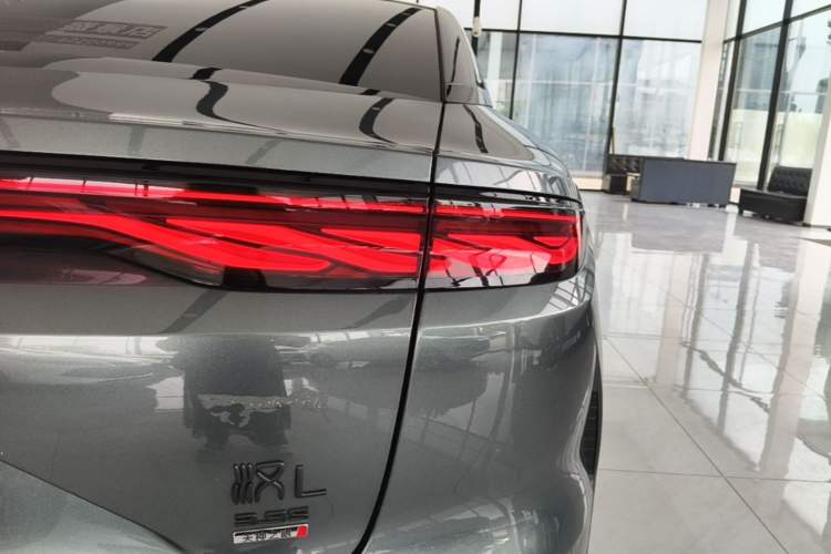 Used BYD Han L 2025 DM-p Four-Wheel-Drive LiDAR Flagship Model Right Rear Taillight