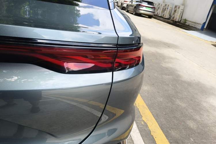 Used BYD Han L 2025 DM-p Four-Wheel-Drive LiDAR Flagship Model Right Rear Taillight