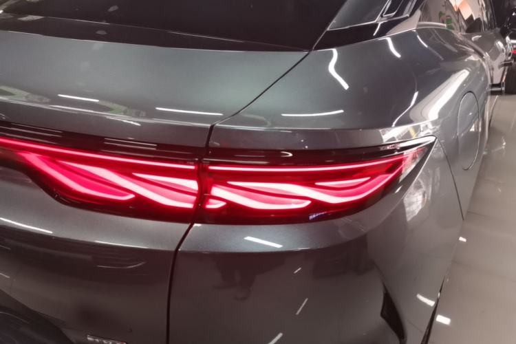 Used BYD Han L 2025 DM-p Four-Wheel-Drive LiDAR Flagship Model Right Rear Taillight