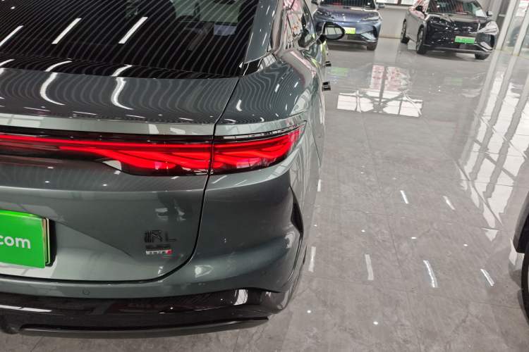Used BYD Han L 2025 DM-p Four-Wheel-Drive LiDAR Flagship Model Right Rear Taillight
