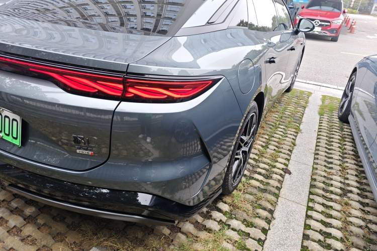 Used BYD Han L 2025 DM-p Four-Wheel-Drive LiDAR Flagship Model Right Rear Taillight