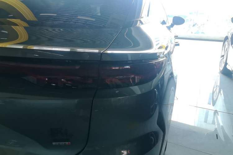 Used BYD Han L 2025 DM-p Four-Wheel-Drive LiDAR Flagship Model Right Rear Taillight