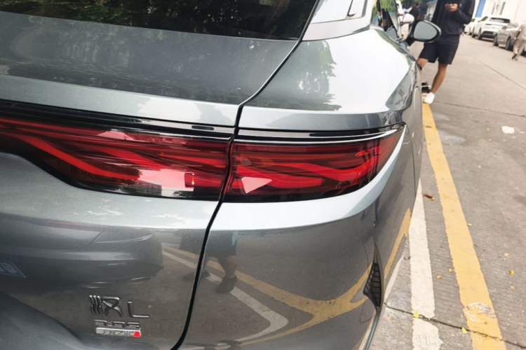 Used BYD Han L 2025 DM-p Four-Wheel-Drive LiDAR Flagship Model Right Rear Taillight