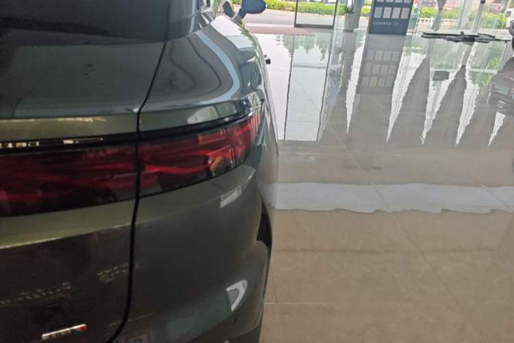 Used BYD Han L 2025 DM-p Four-Wheel-Drive LiDAR Flagship Model Right Rear Taillight