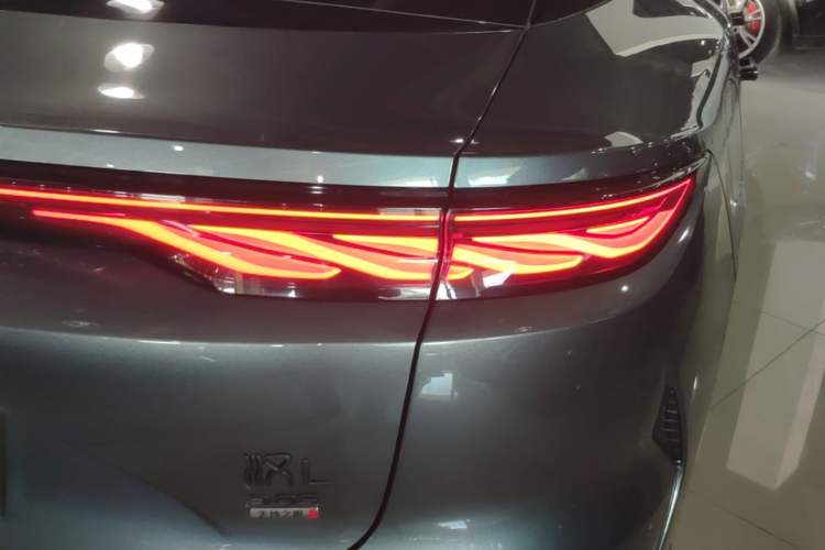 Used BYD Han L 2025 DM-p Four-Wheel-Drive LiDAR Flagship Model Right Rear Taillight