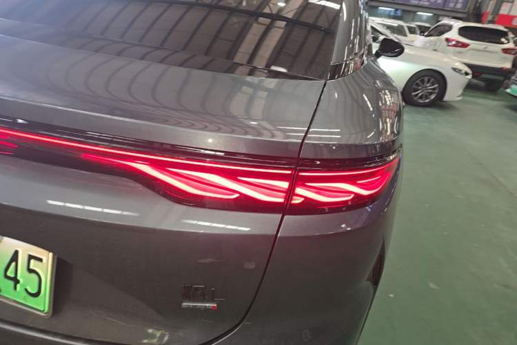 Used BYD Han L 2025 EV 701KM LiDAR Deluxe Edition Right Rear Taillight