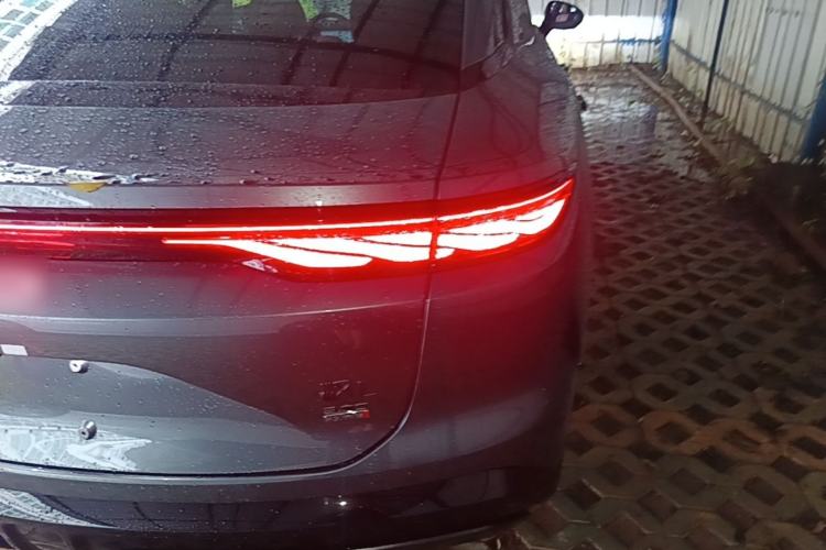 Used BYD Han L 2025 DM-p Four-Wheel-Drive LiDAR Flagship Model Right Rear Taillight