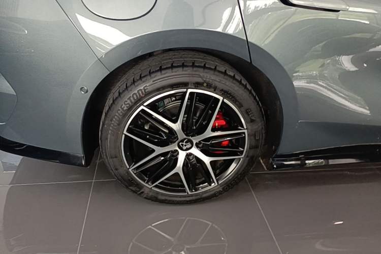 Used BYD Han L 2025 DM-p Four-Wheel-Drive LiDAR Flagship Model Right Rear Wheel Hub