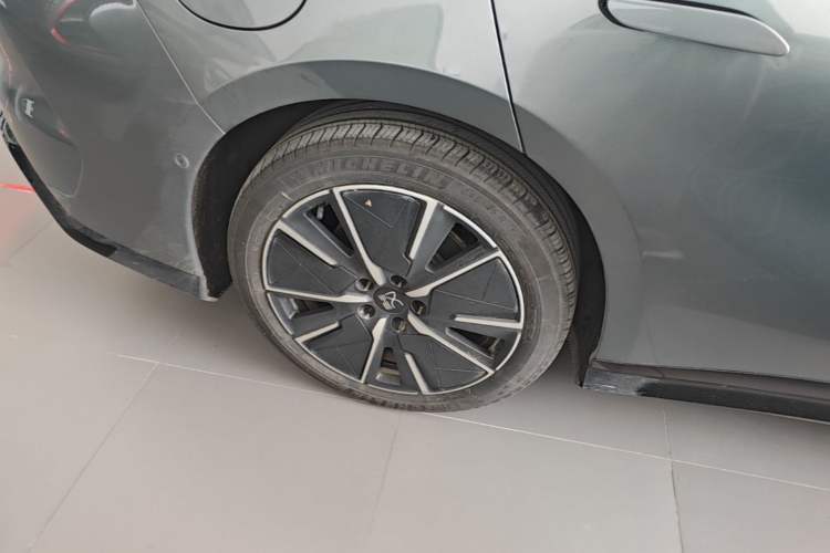 Used BYD Han L 2025 EV 701 km LiDAR Flagship Edition Right Rear Wheel Hub