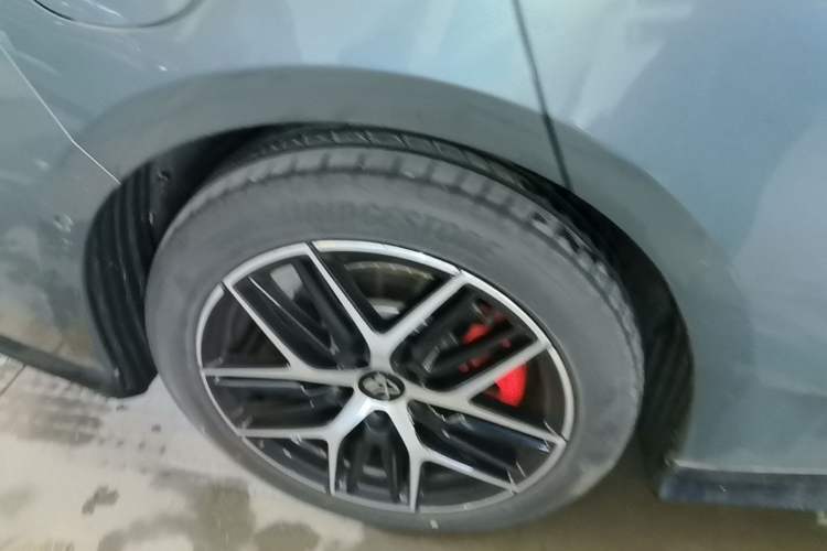 Used BYD Han L 2025 DM-p Four-Wheel-Drive LiDAR Flagship Model Right Rear Wheel Hub