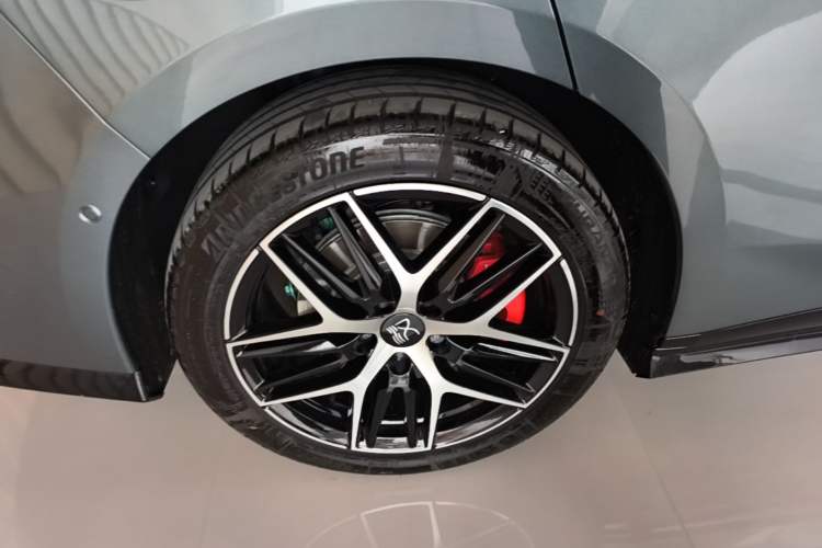 Used BYD Han L 2025 DM-p Four-Wheel-Drive LiDAR Flagship Model Right Rear Wheel Hub