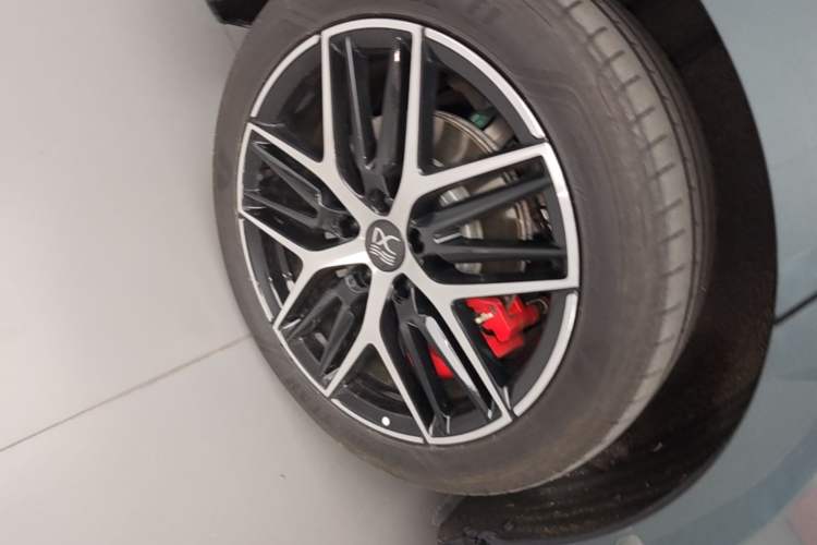 Used BYD Han L 2025 EV Four-Wheel Drive LiDAR Flagship Model Right Rear Wheel Hub