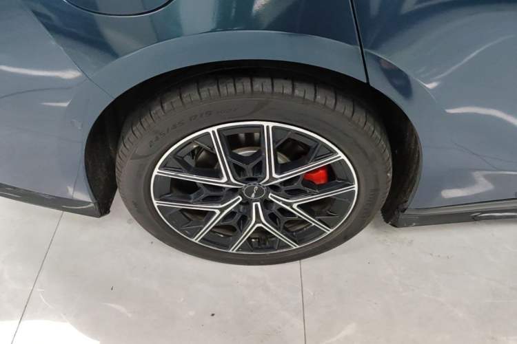 Used BYD Han L 2025 EV 701 km LiDAR Flagship Edition Right Rear Wheel Hub