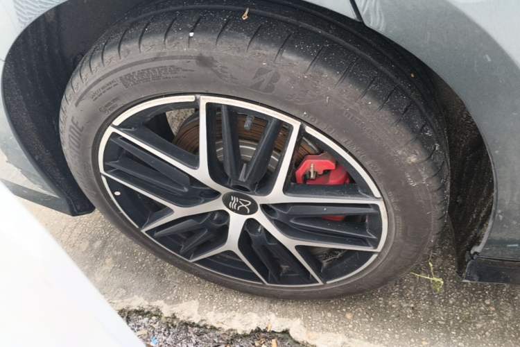 Used BYD Han L 2025 DM-p Four-Wheel-Drive LiDAR Flagship Model Right Rear Wheel Hub